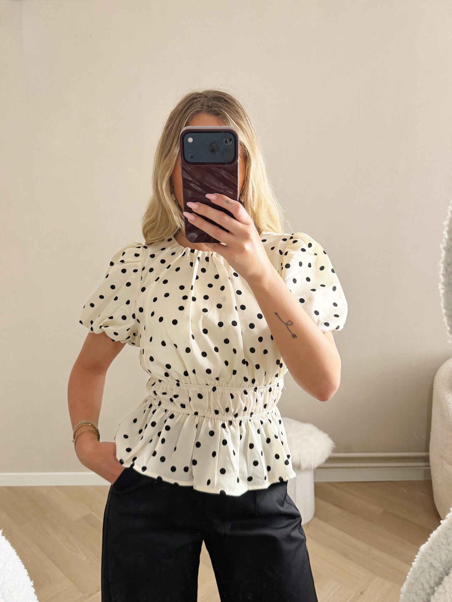 Polka dot top beige